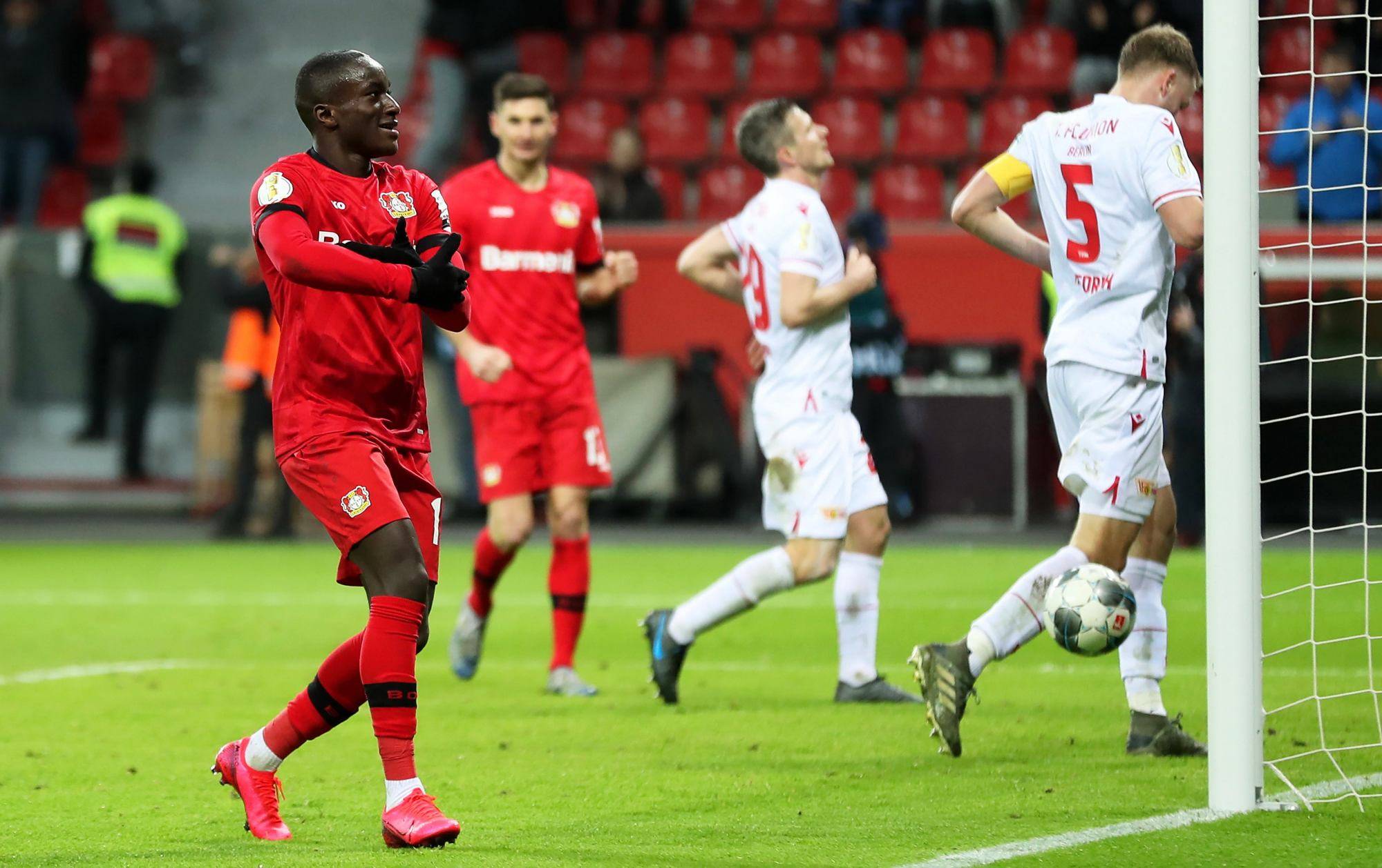 爱游戏下载-集结日孟菲斯灰熊遗憾出局窗口期亚特兰大调整名单以备欧联，网友：波尔图围绕欧冠更衣室发声